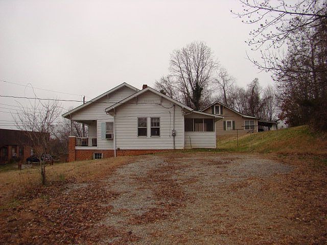 2nd image of 74 Ellis St