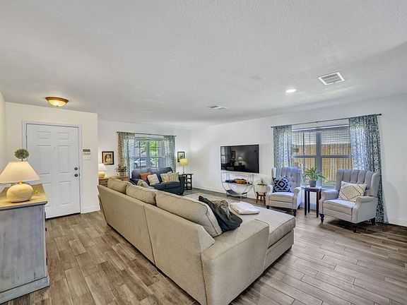 5th image of 215 Vista Verde Dr