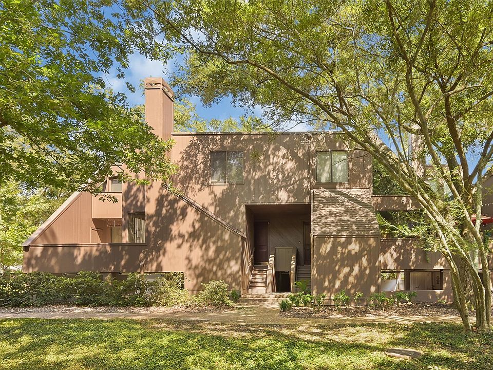 1st image of 268 Litchfield Ln