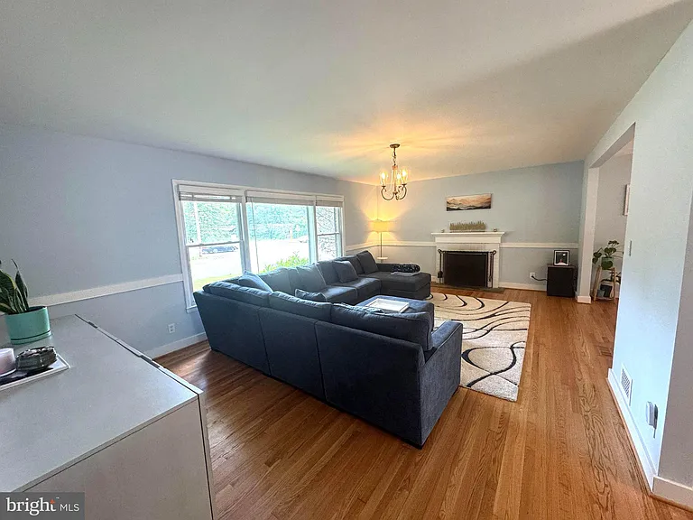 1100 Maple Ave E — Photo 21