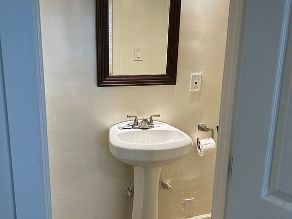 5th image of 383 Lemon St #1186