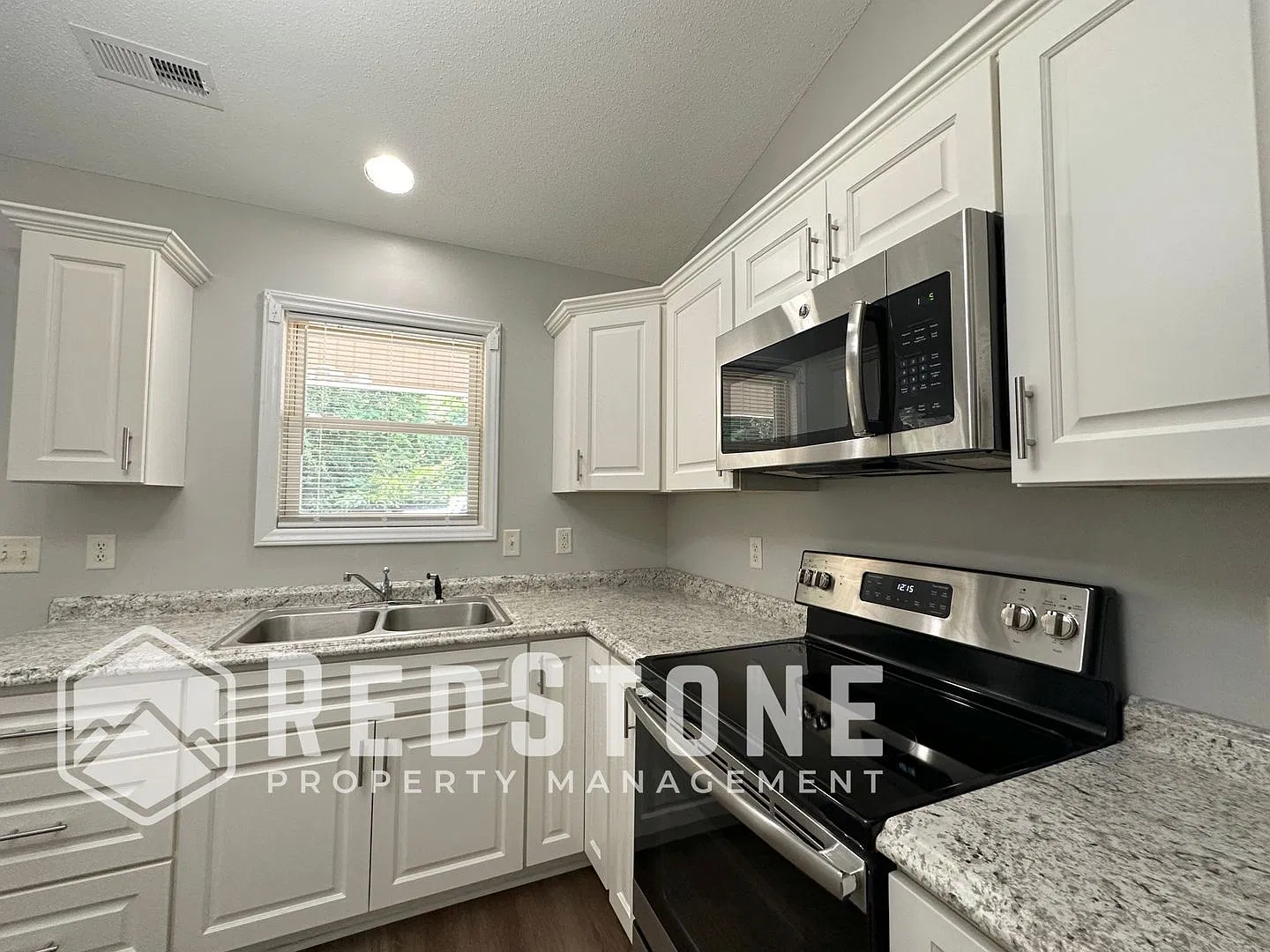 2 bed, 1.0 bath, $1,095 — Photo 4