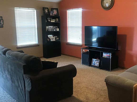3rd image of 3919 Scarborough Way