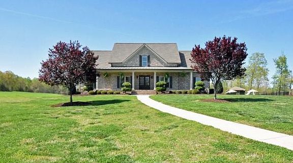 2nd image of 2957 Doris Dr