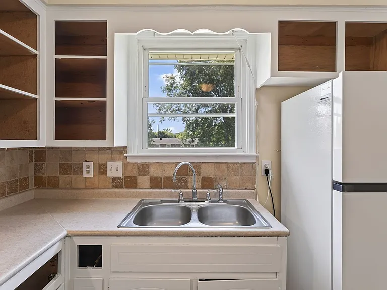 573 Waldorf Dr — Photo 10