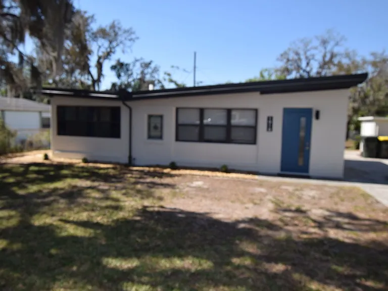 1918 Sunset Ln — Photo 2