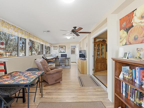 3rd image of 1005 S Mariposa Cir