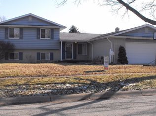 540 Ashwood Dr, Flushing, MI 48433
