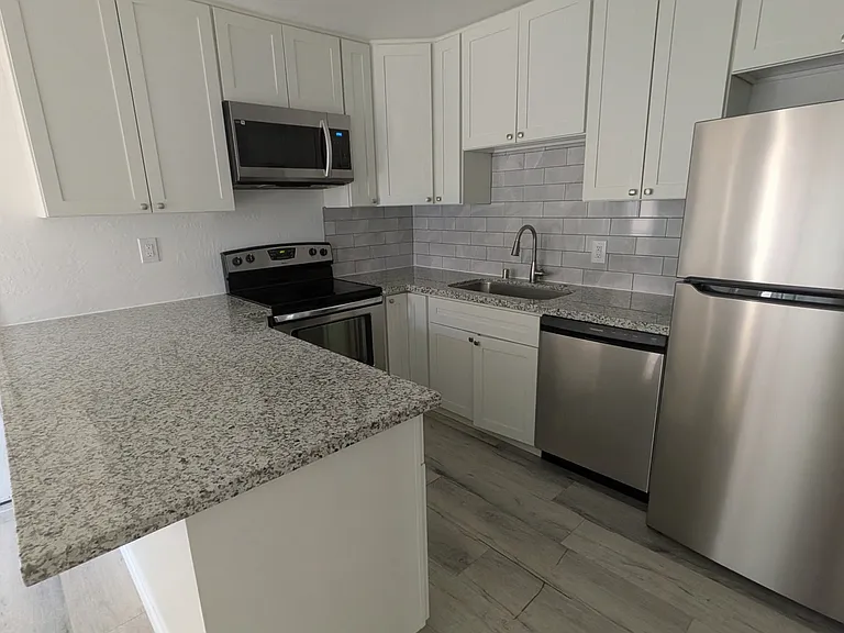 10143 De Soto Way — Photo 5