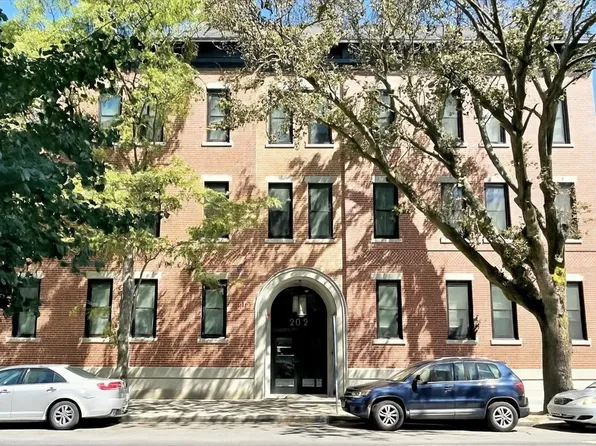 202 Maverick St #302, Boston, MA 02128