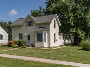 15 4th St W, Eyota, MN 55934