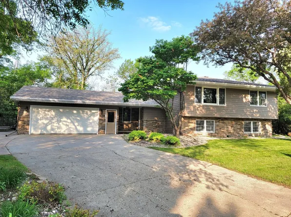 1514 S 8th St, Aberdeen City, SD 57401