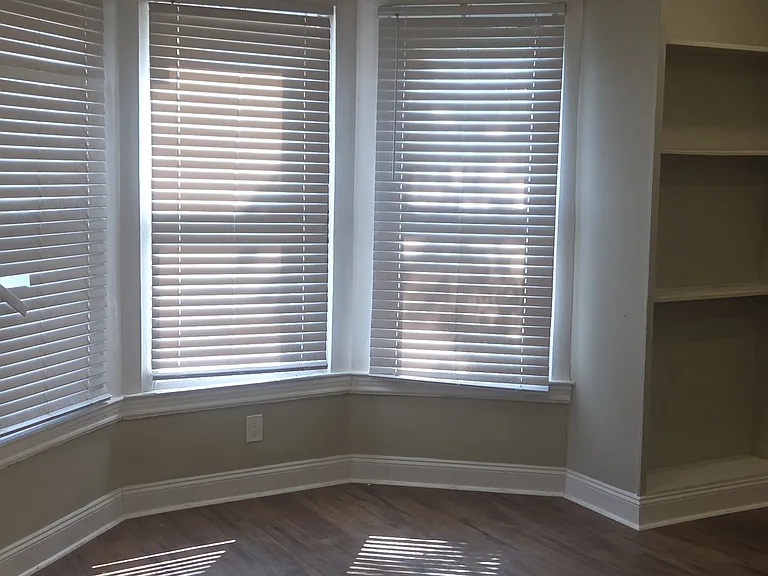 4925 Royal St #3 — Photo 12