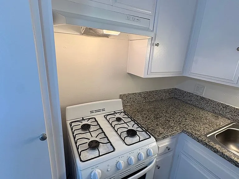 222 G St — Photo 33