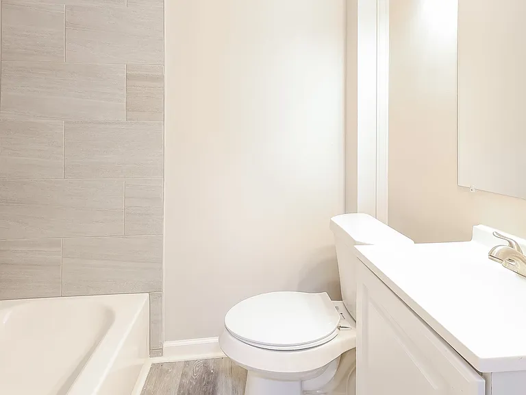 671778_026_main_bathroom_13300102.jpg