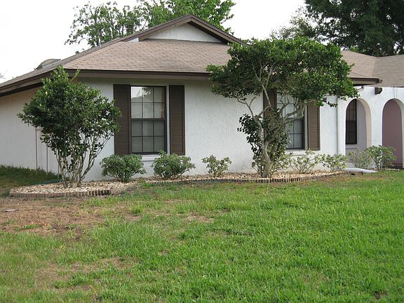 3rd image of 2006 Oak View Cir