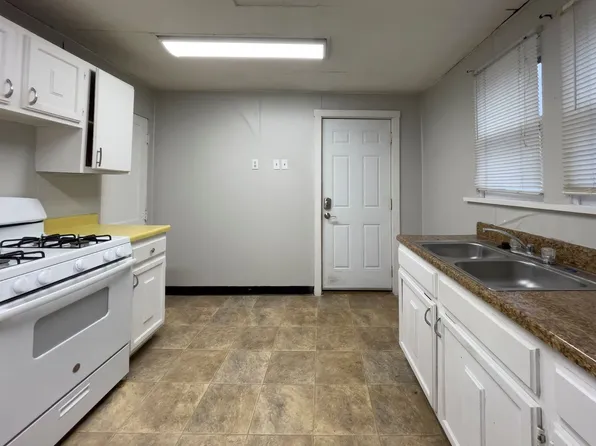 328 & 328 1/2 S Talley Ave, 328 S Talley Ave #328, Muncie, IN 47303