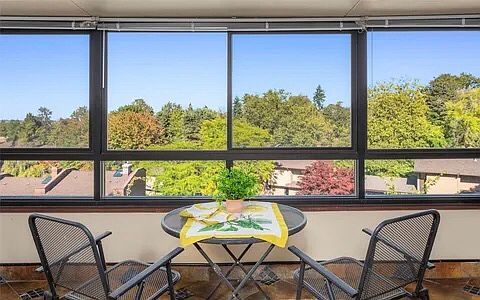 2nd image of 10903 Glen Acres Dr S #2