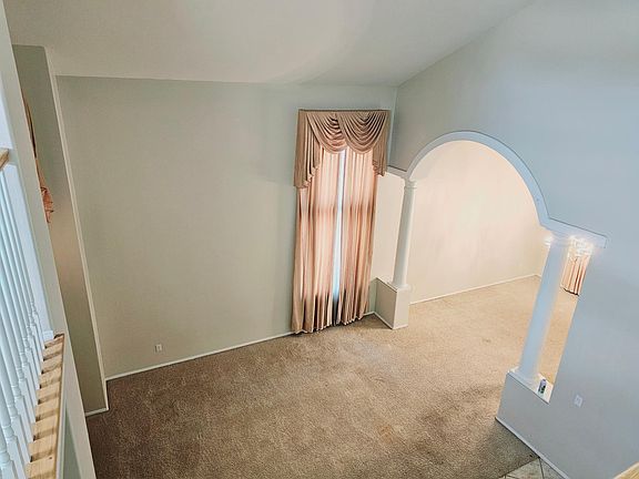 High ceiling entrance/ Living room
