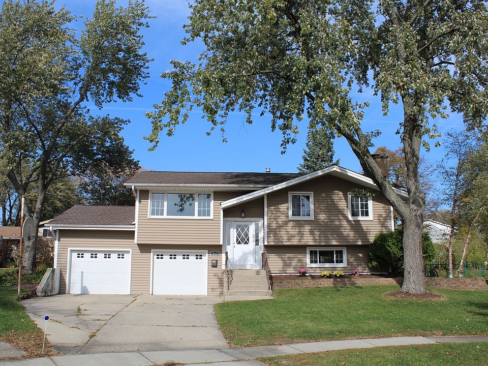 1st image of 823 Houlton Ct