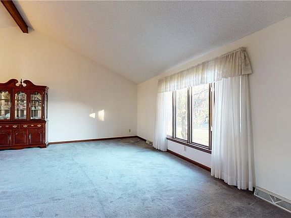 5th image of 105 Birkshire Dr