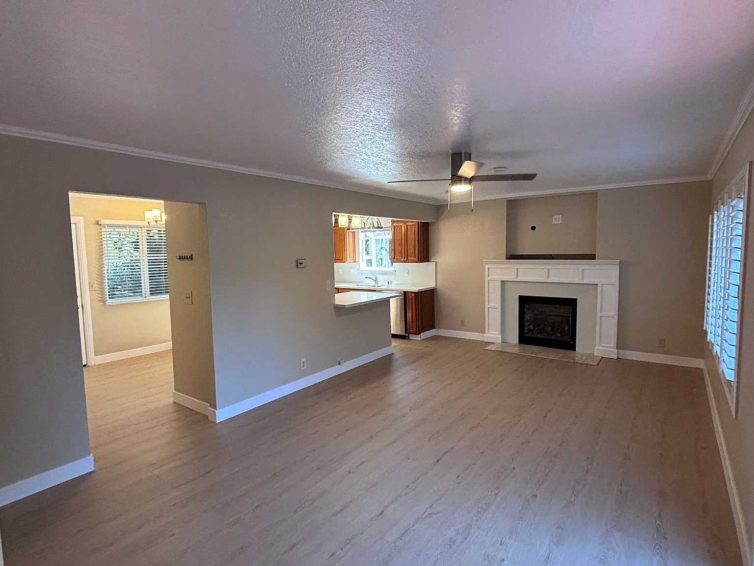 2 bed, 1000 sqft, $4,200 — Photo 2