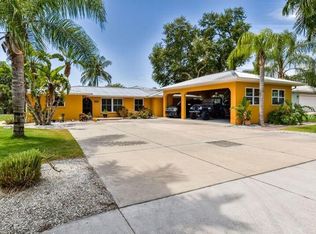 305 Charles Dr, Nokomis, FL 34275