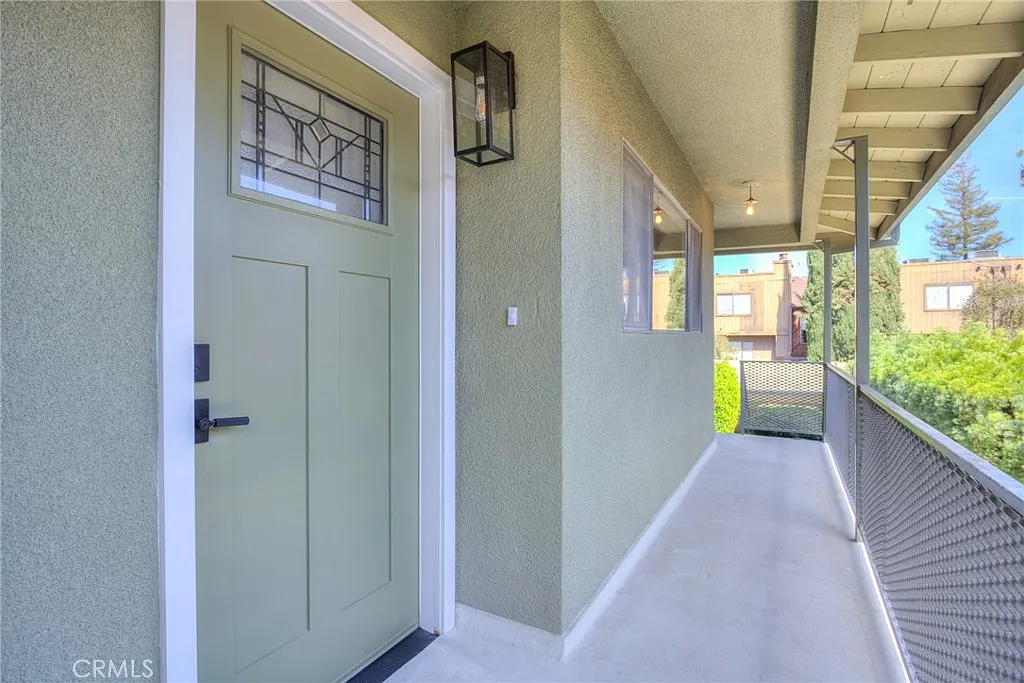 Building Photo - 1032 S Golden W #C