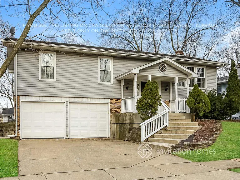 137 Mayfield Dr — Photo 2
