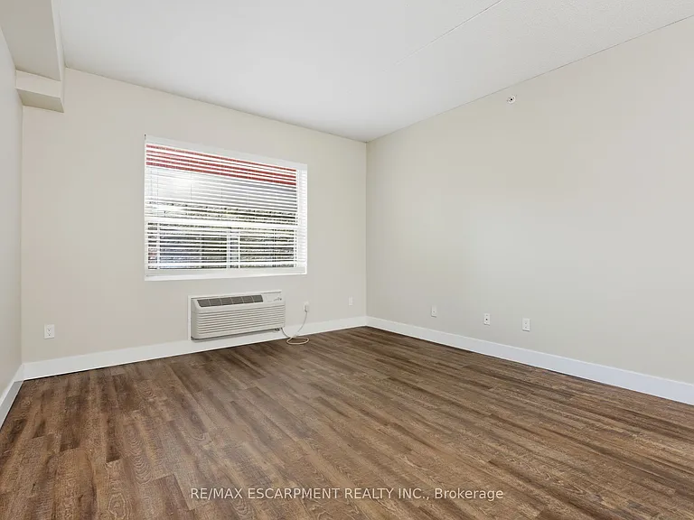 149 Main St W #203 — Photo 11