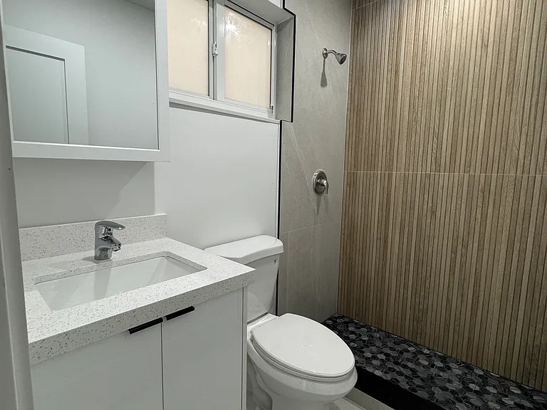 180 W 21st St #180 — Photo 6