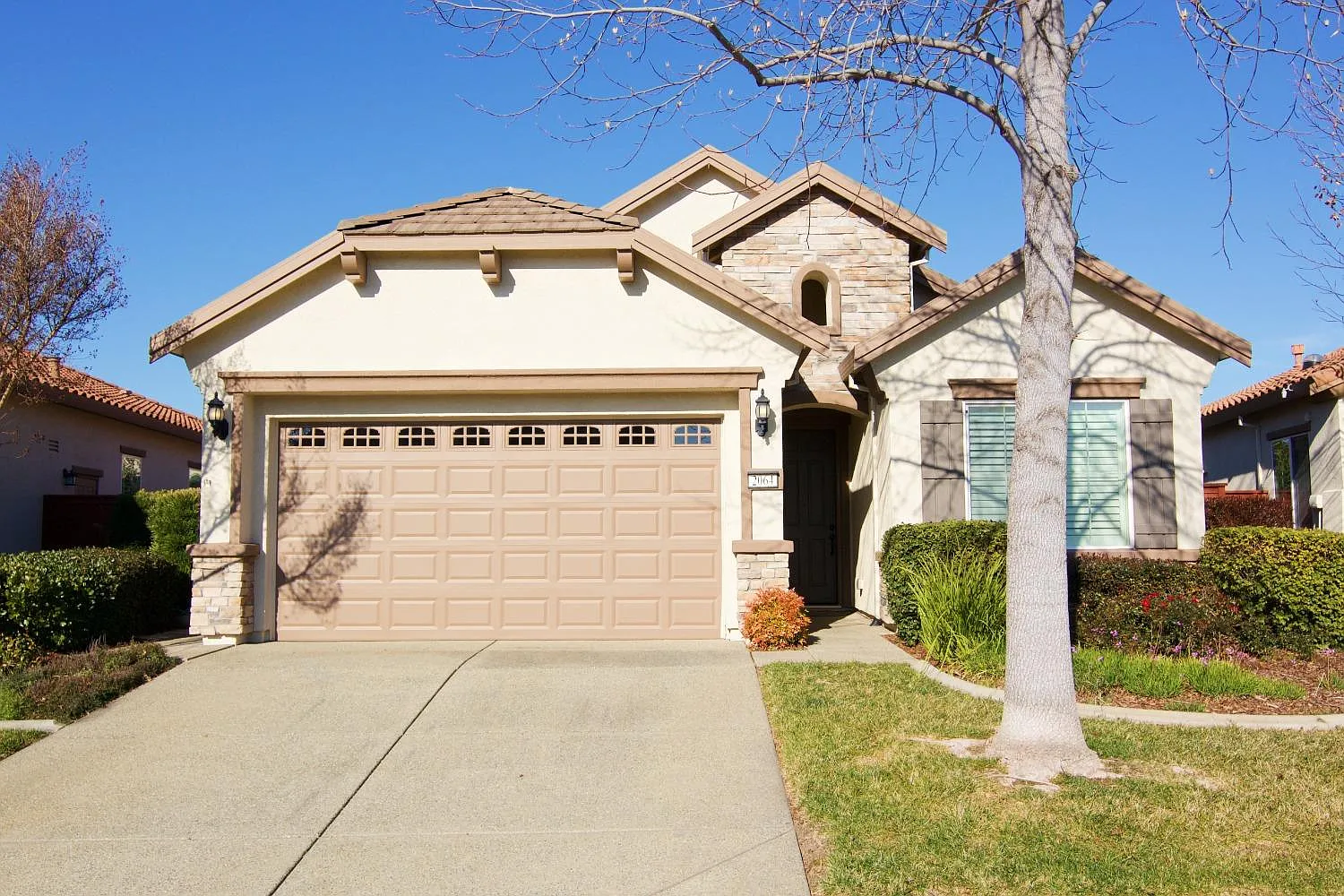 2064 Brixham Dr photo 1
