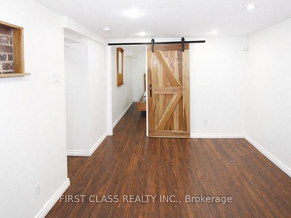 4th image of 102 Greenwood Ave