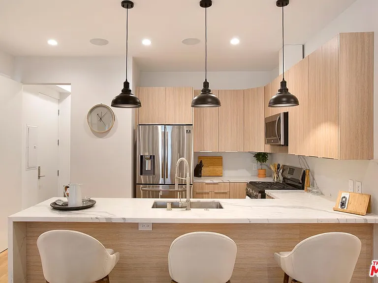 418 N Stanley Ave #420 — Photo 11