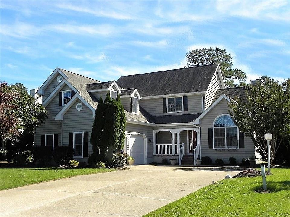 1st image of 428 Canal Way W