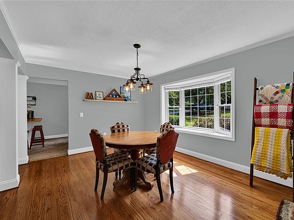 3rd image of 900 Cricket Ln