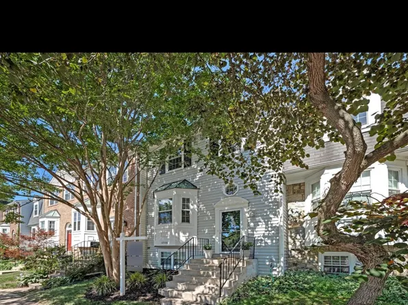 12336 Field Lark Ct, Fairfax, VA 22033