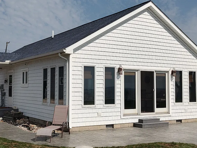 208 E Bayview Dr — Photo 1