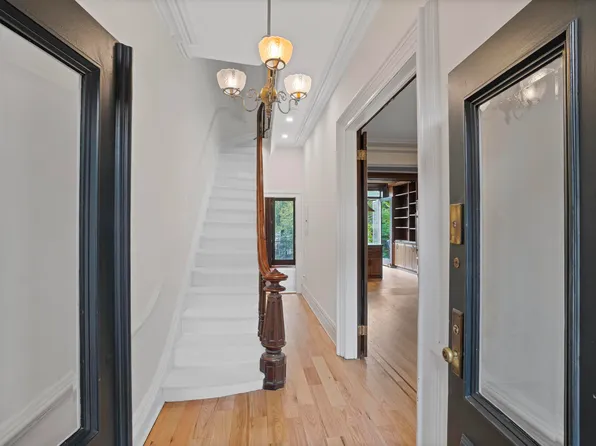 284 Carroll Street image 2 of 19