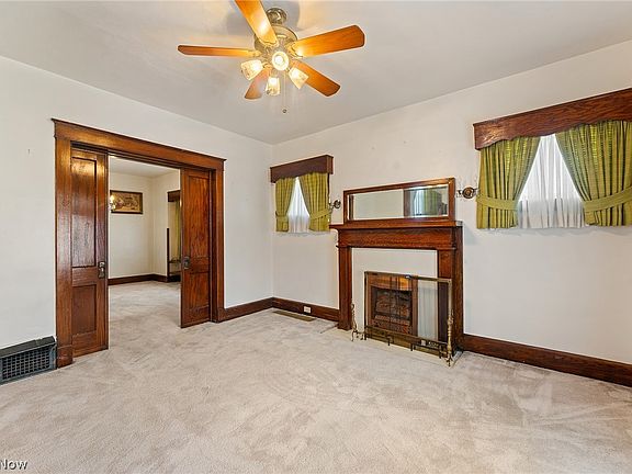 5th image of 1052 Hawthorne St