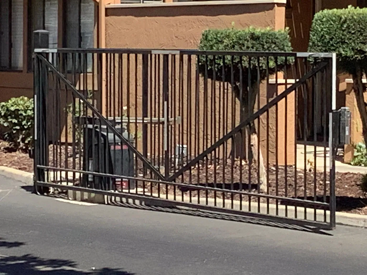 W Roseburg Ave E, Modesto — Photo 2