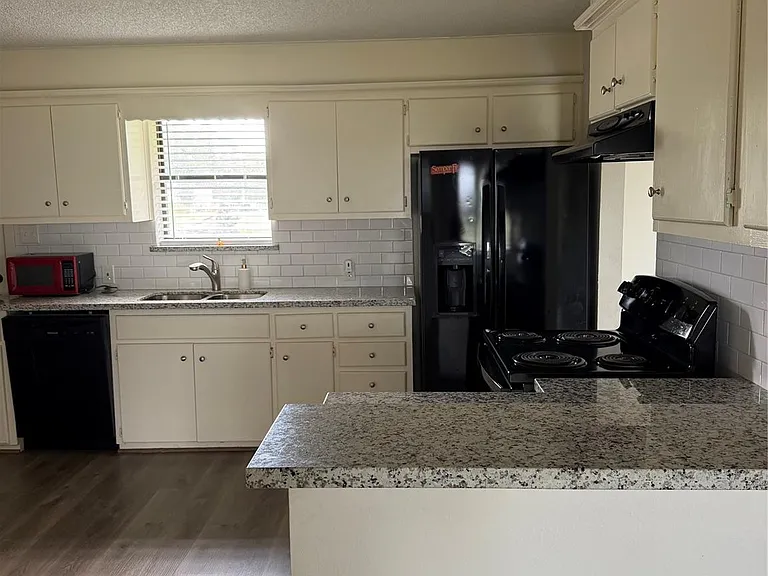 151 Country Oaks St — Photo 3