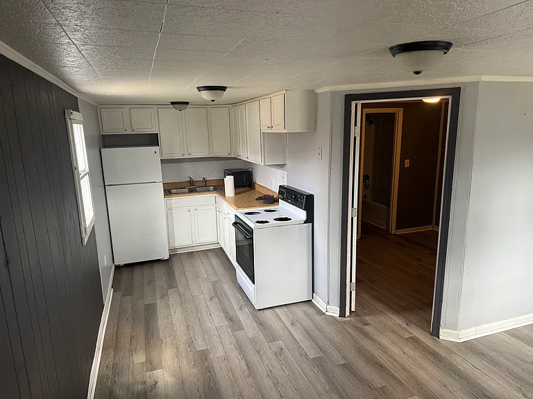 531 W King St #D — Photo 5