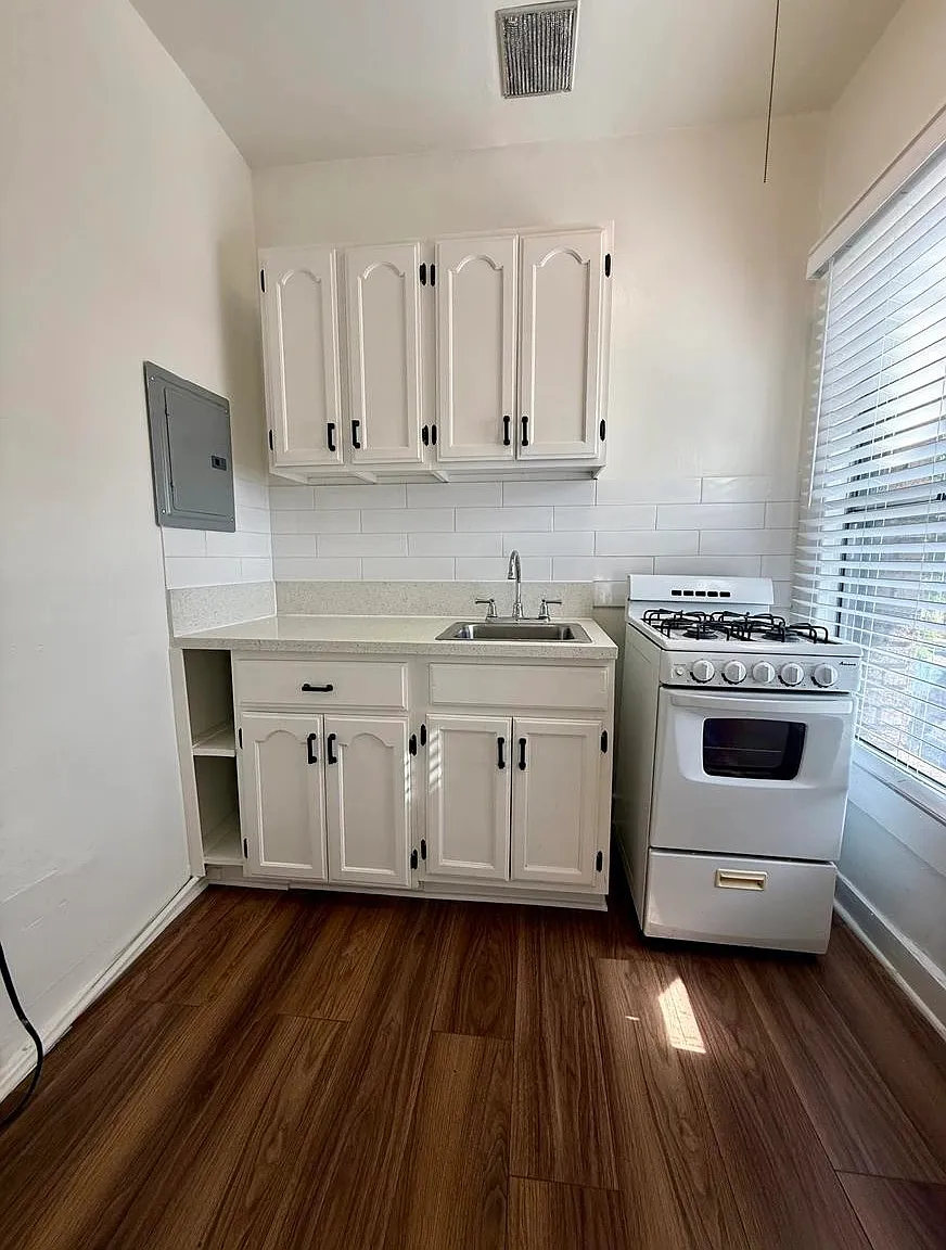 Studio, 1.0 bath, $1,395 — Photo 4