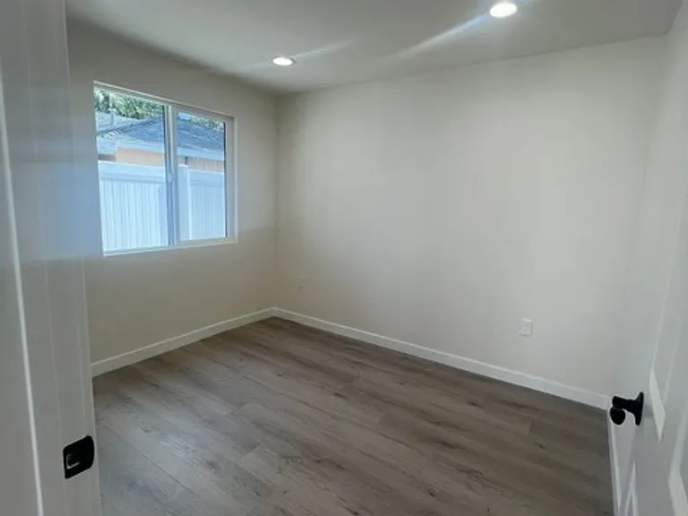 7317 -7321 Garden Grove Avenue — Photo 10