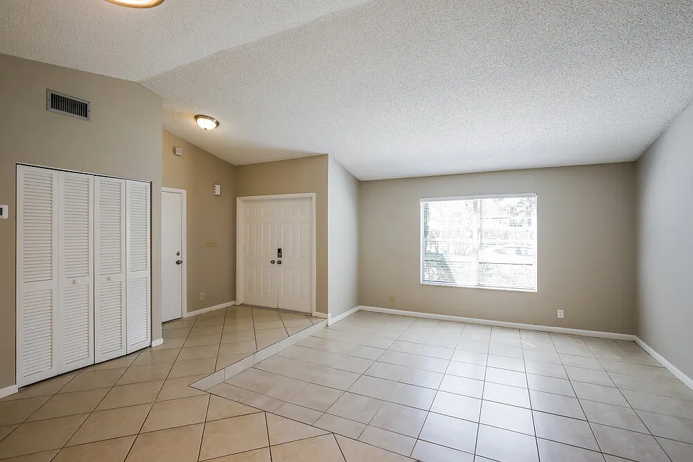 3 bed, 2.0 bath, 1654 sqft, $3,050 — Photo 4