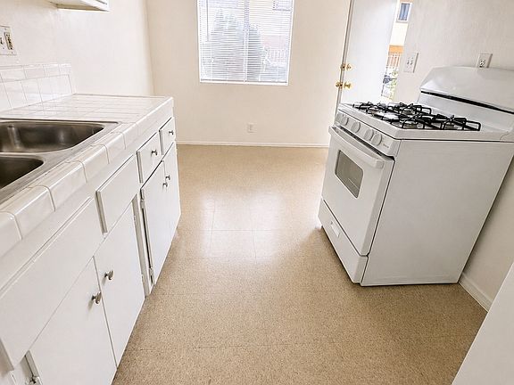 4th image of 9331 Washburn Rd #4