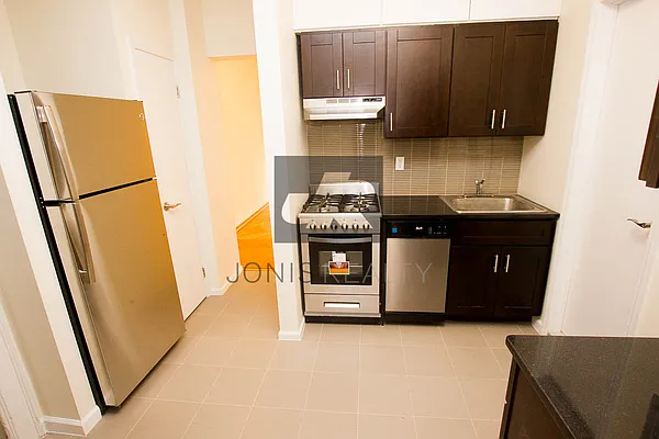 Rented by Jonis Realty | media 2