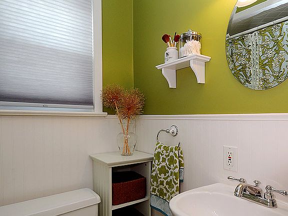 1ST FL. MAIN BATH