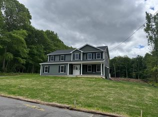 14 Wellfleet Dr, Wilbraham, MA 01095